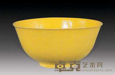 清 黄地暗刻二龙戏珠碗 直径14.5cm